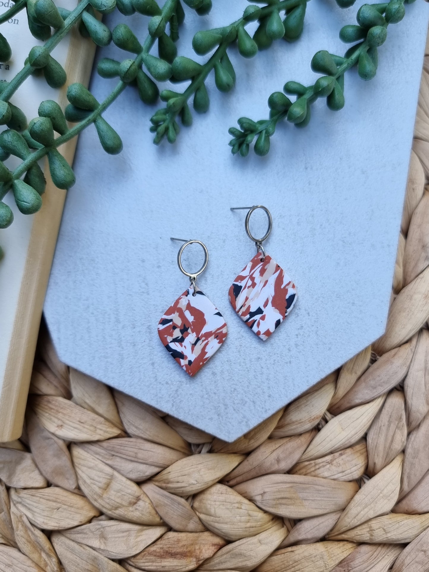 Cinnamon Marble Kite Drop