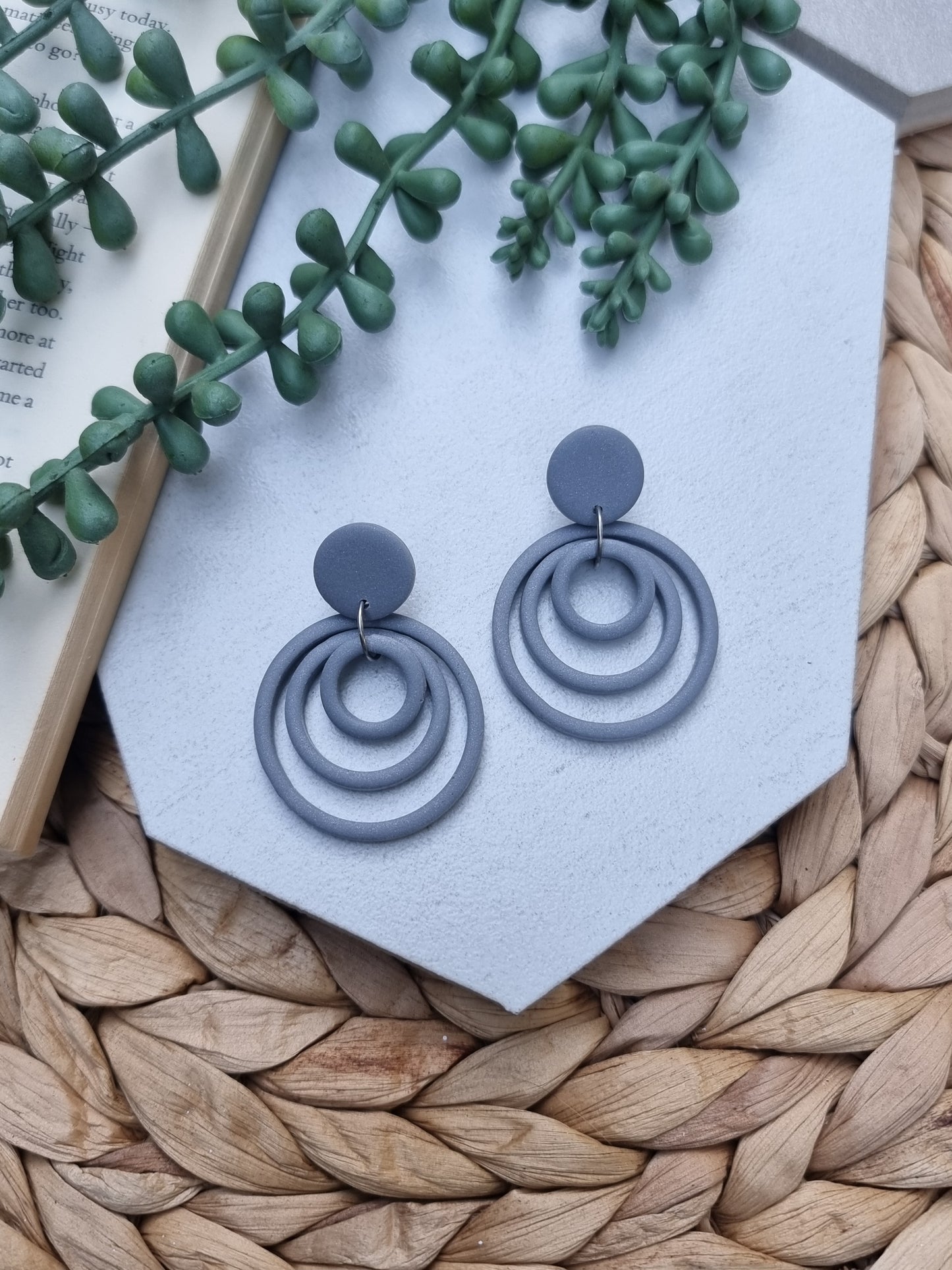 Round Multi-Dangle