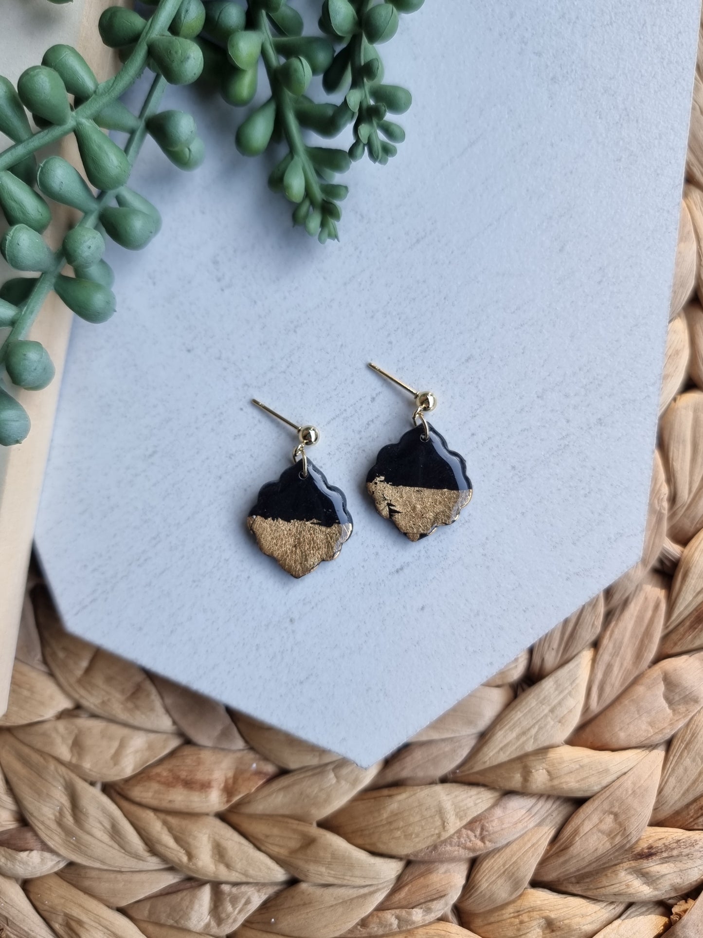 Black & Gold-leaf Drop