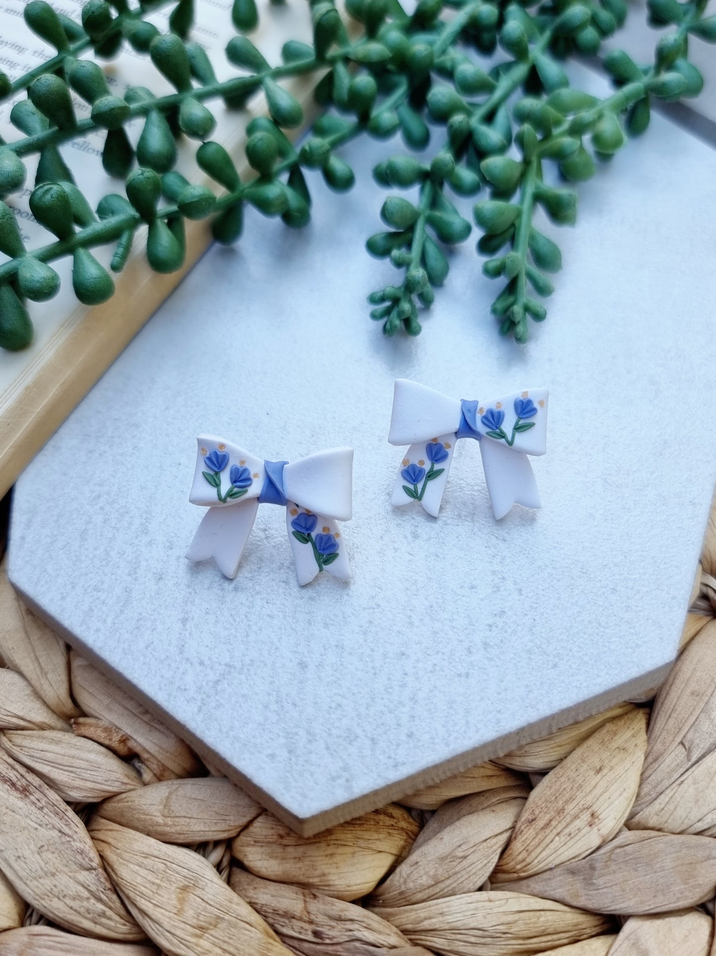 Large Bow Stud