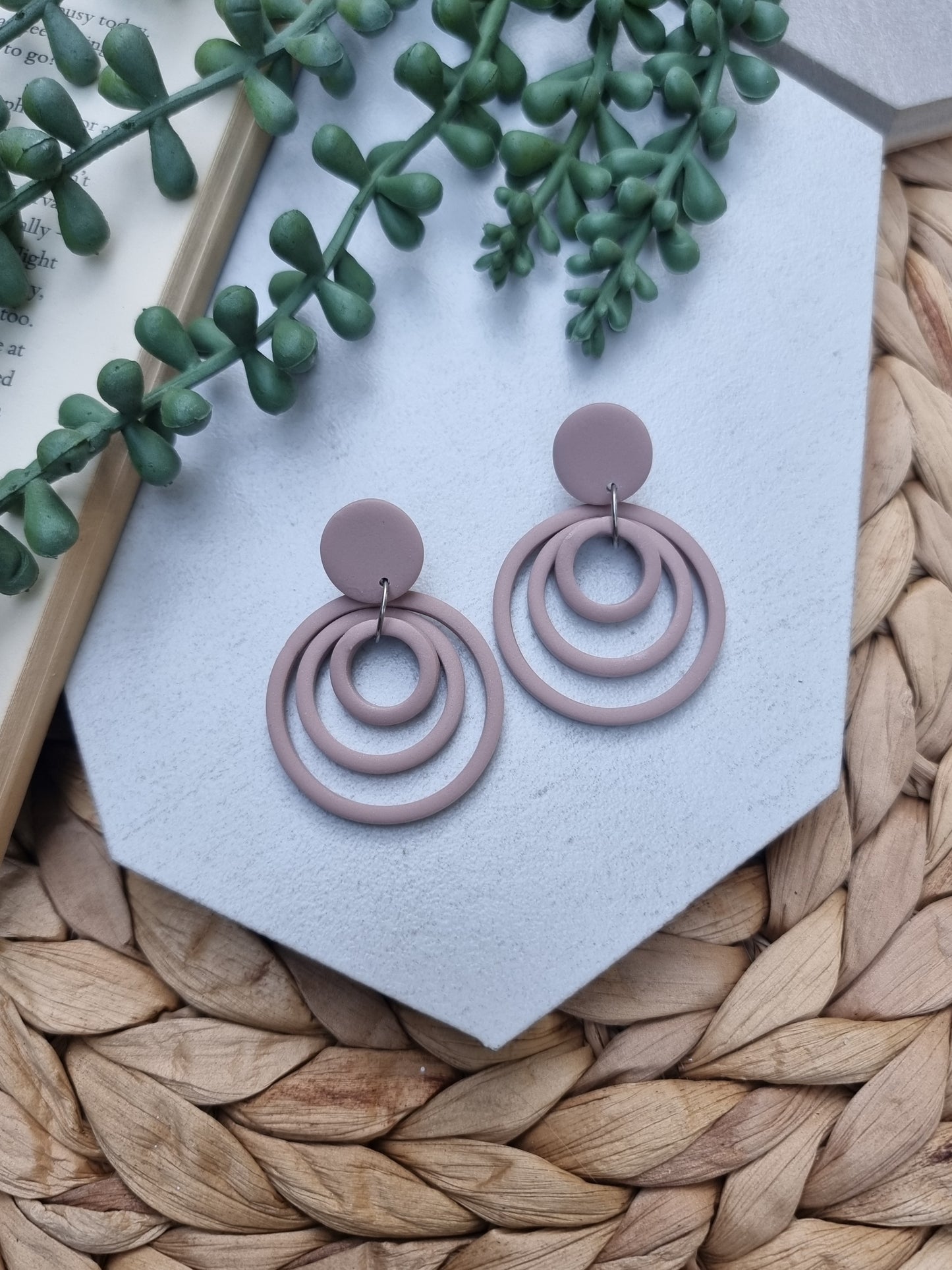 Round Multi-Dangle