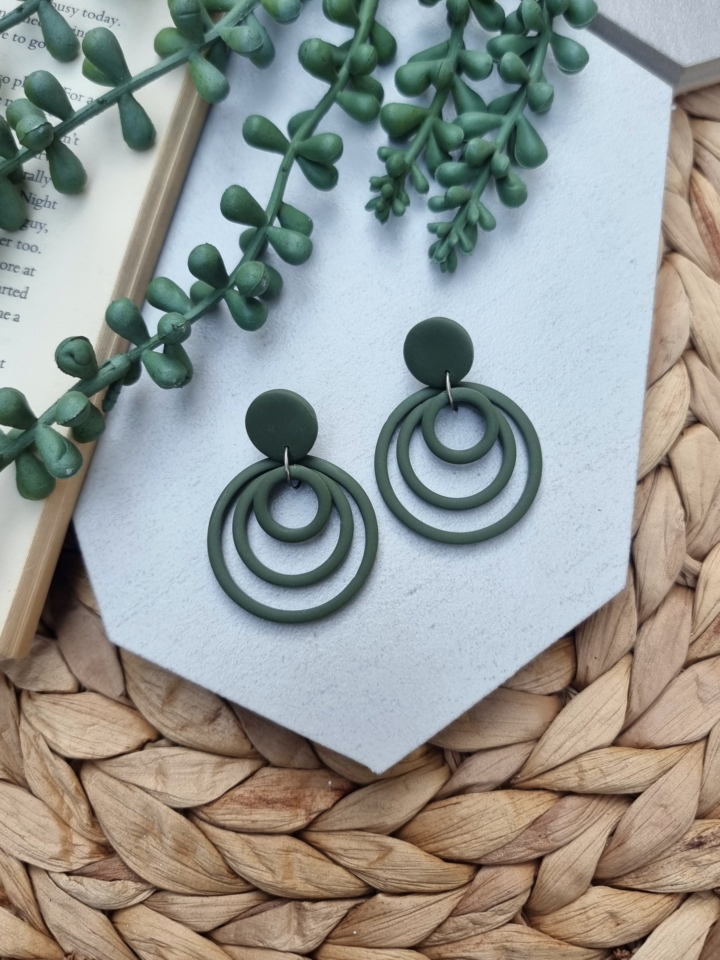 Round Multi-Dangle