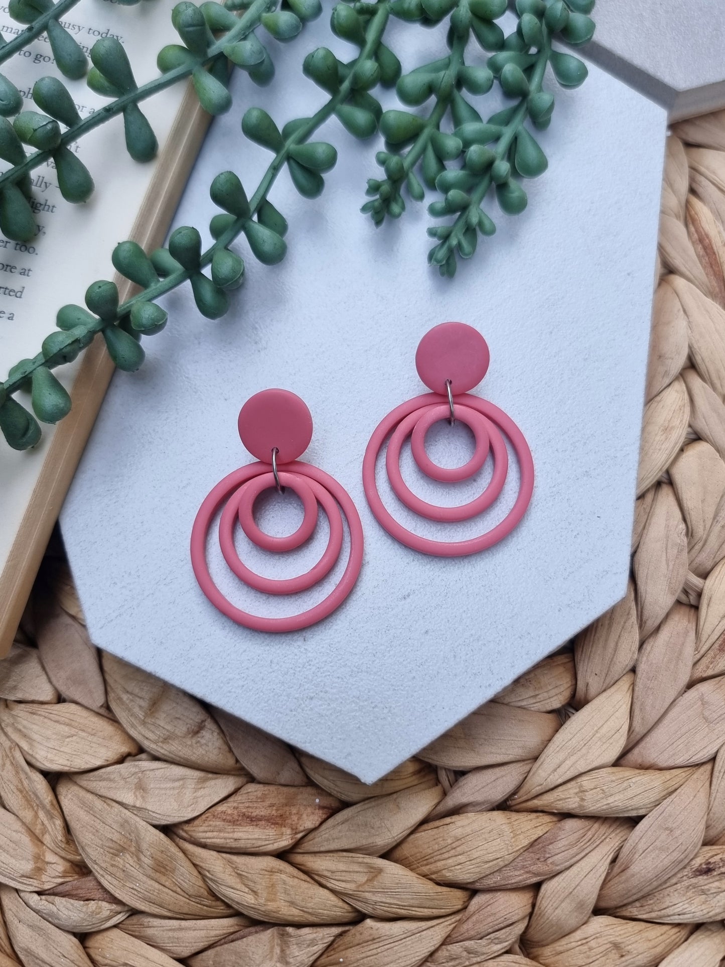 Round Multi-Dangle