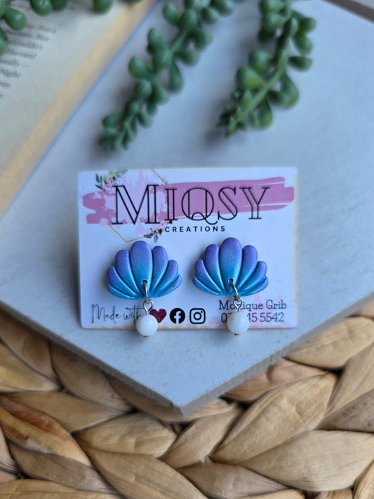 Clam Shell Studs