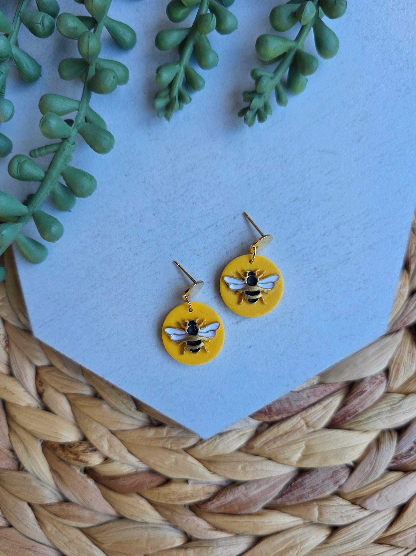 Detailed Bee Drop