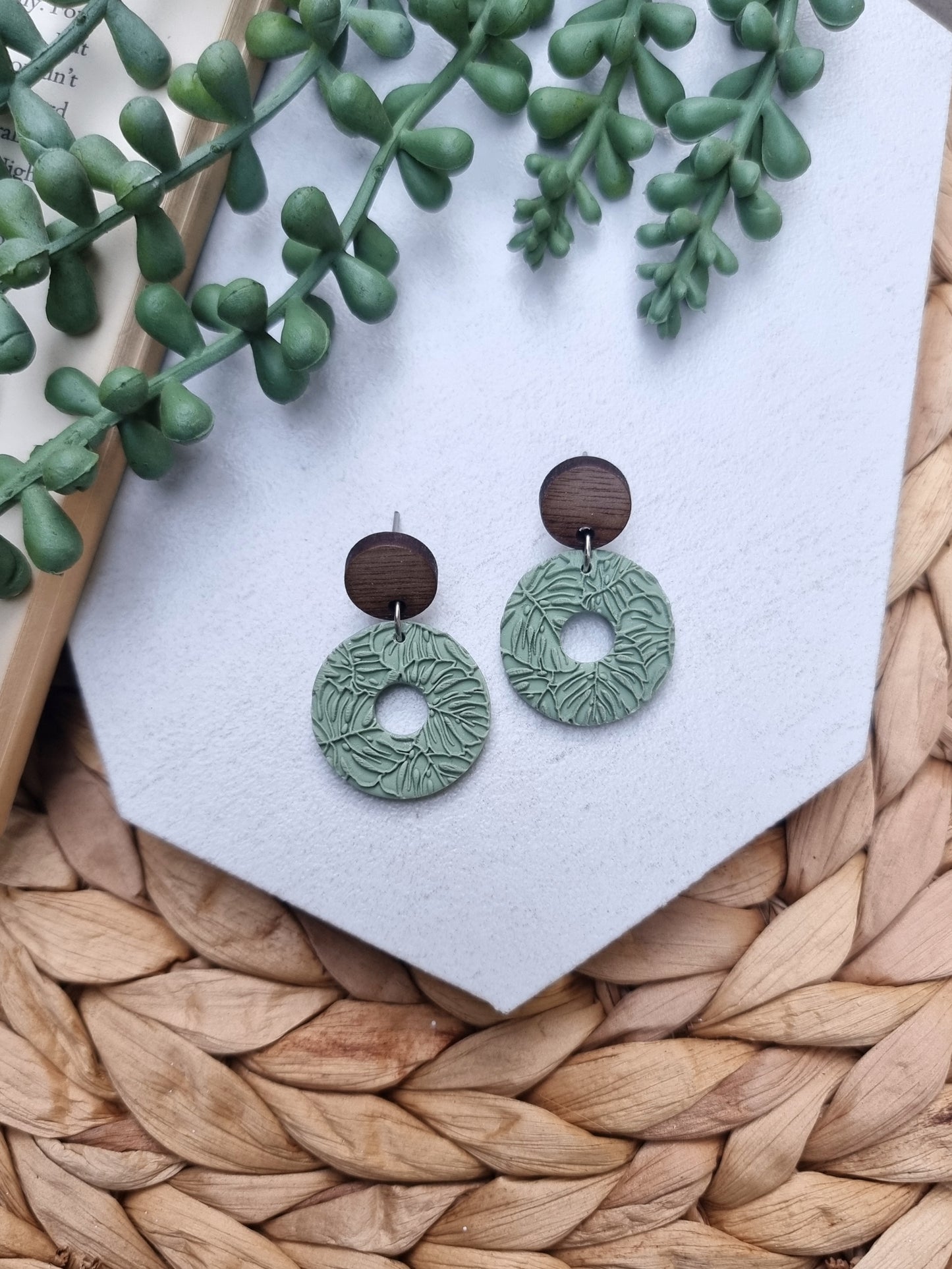 Round Textured Drop