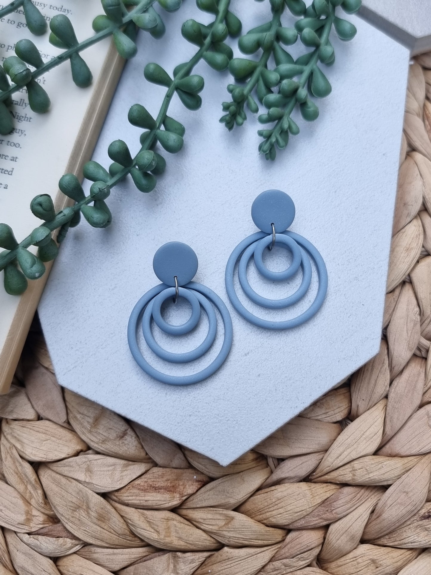 Round Multi-Dangle